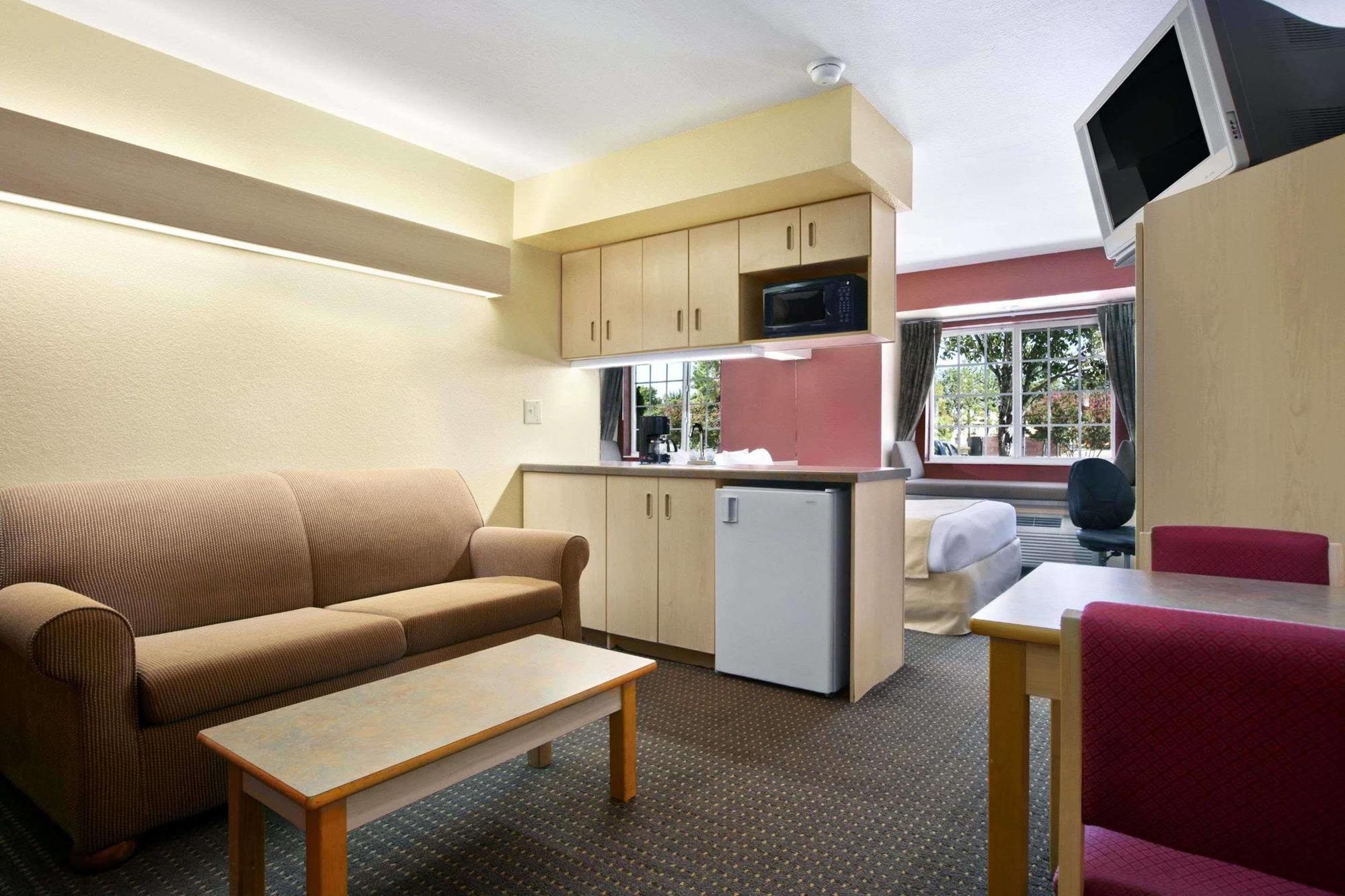 Microtel Inn & Suites Baton Rouge Habitación foto
